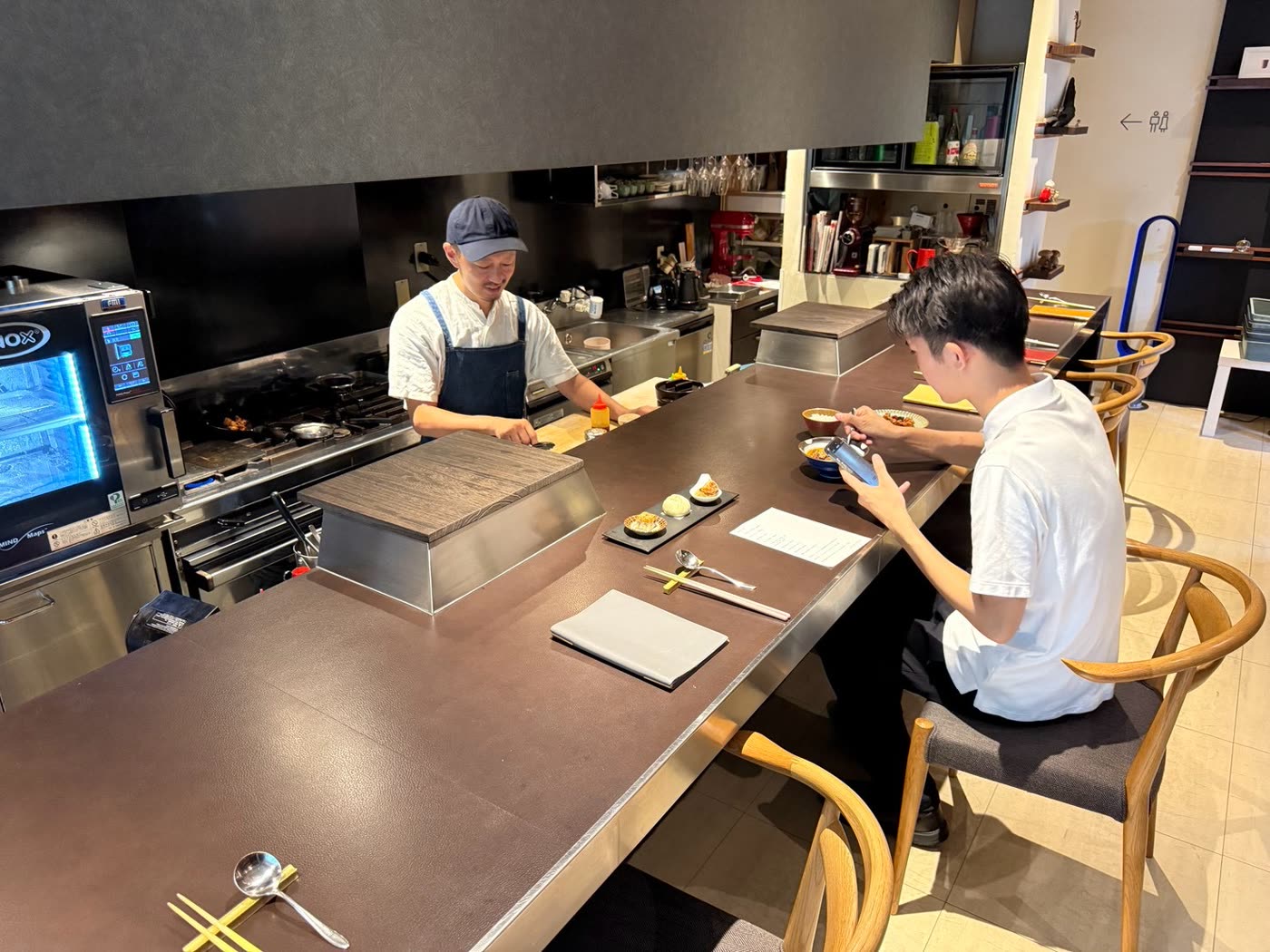 店主の調理中に撮影