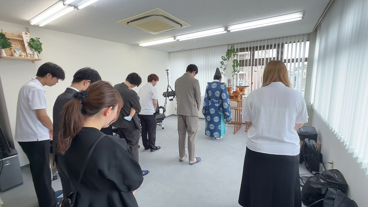 新オフィスでの神事の様子