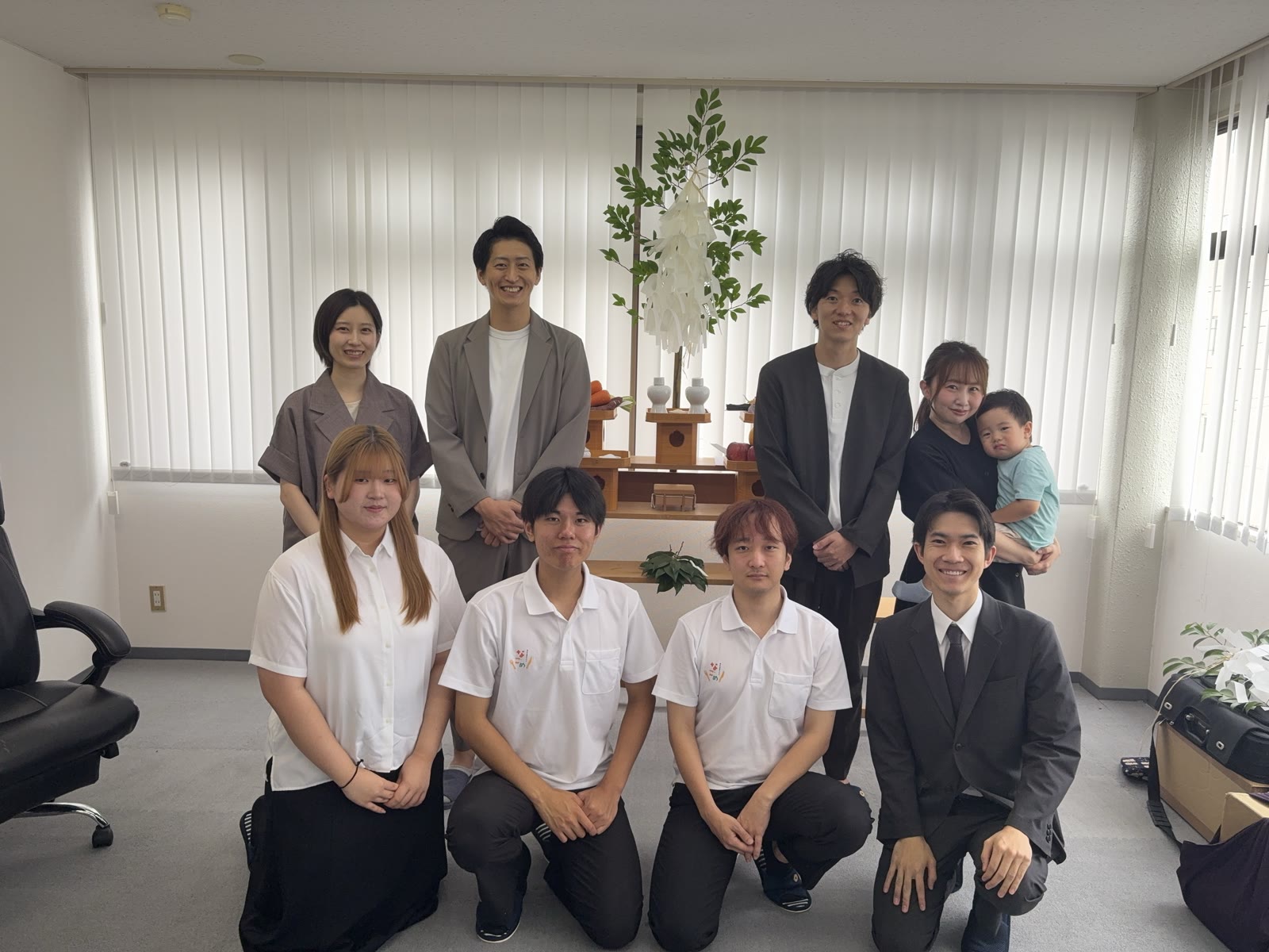 神事のあと、新オフィスでの集合写真