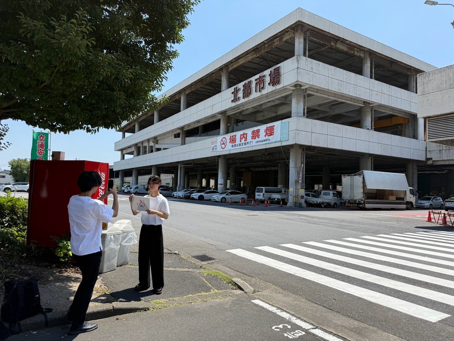 北部市場の前で撮影